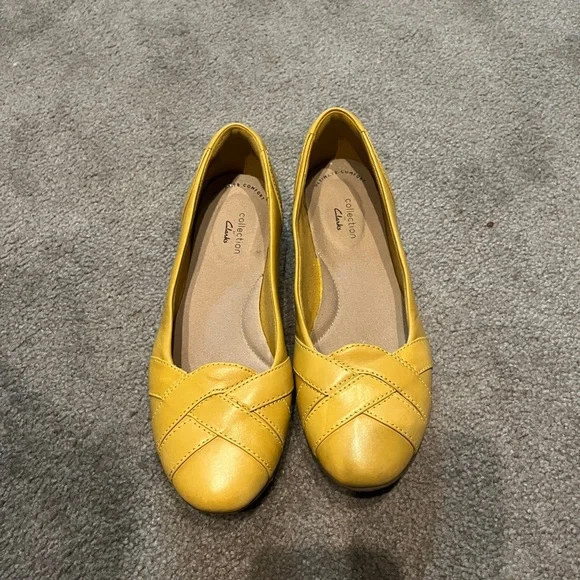 Clarks Gracelin Mia Ballet Flats in Mustard women’s size 7.5 - Picture 4 of 5
